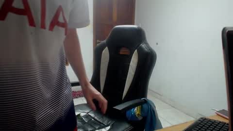 Snapshot of ramisexyloveyou chatting on 11-05-25, 10:59 Ramiro online show from 11-05-25, 10:59