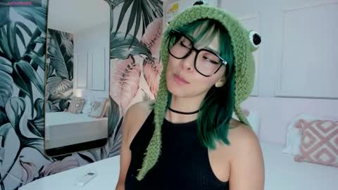 Snapshot of ramonaa_gold chatting on 11-28-25, 02:25 Ramona online show from 11-28-25, 02:25