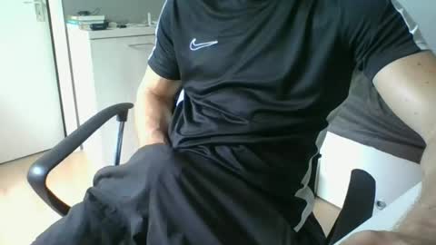 ramonjoosse2001 online show from 06-17-26, 11:23