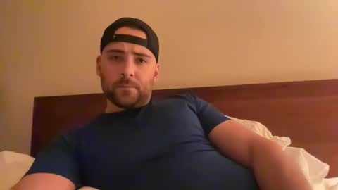 Snapshot of randomdude5950 chatting on 12-15-25, 01:54 randomdude5950 online show from 12-15-25, 01:54