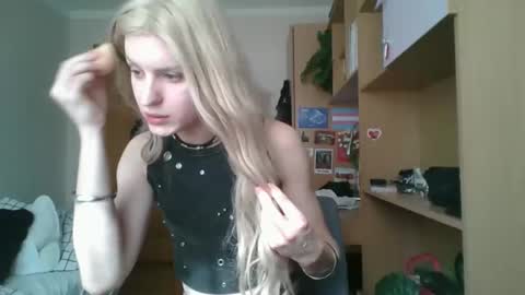Snapshot of ranya_may chatting on 03-06-26, 10:34 Ranya online show from 03-06-26, 10:34