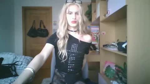 Snapshot of ranya_may chatting on 03-10-26, 03:50 Ranya online show from 03-10-26, 03:50