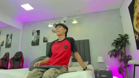 Snapshot of raphael_nyon chatting on 03-03-26, 03:23 Raphael Nyon online show from 03-03-26, 03:23