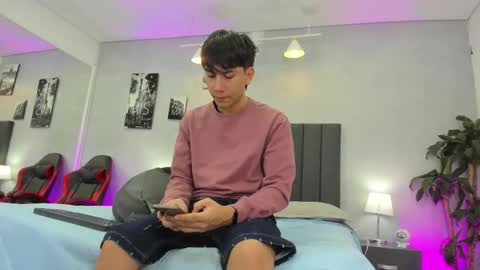 Snapshot of raphael_nyon chatting on 03-04-26, 03:23 Raphael Nyon online show from 03-04-26, 03:23