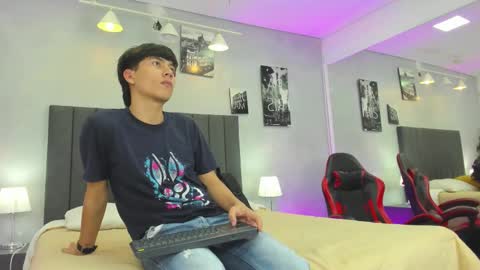 Snapshot of raphael_nyon chatting on 03-15-26, 03:12 Raphael Nyon online show from 03-15-26, 03:12