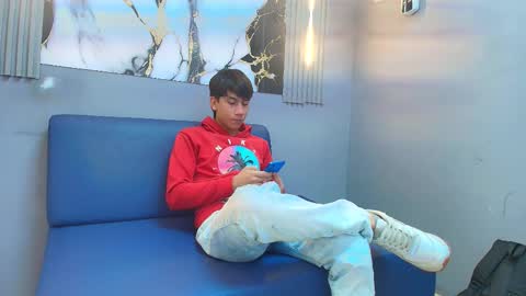 Snapshot of raphael_nyon1 chatting on 03-25-26, 04:40 raphael_nyon1 online show from 03-25-26, 04:40