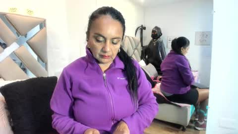 Raquel Moore  online show from 11-10-25, 11:42