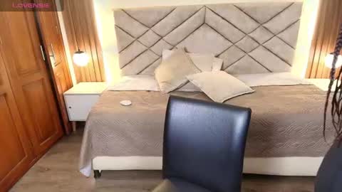 Raquel online show from 06-18-26, 11:58