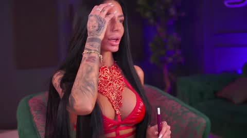 Raquelle online show from 12-23-24, 06:58