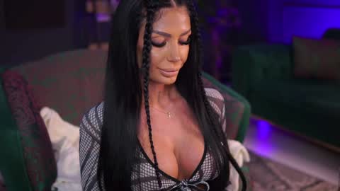 Raquelle online show from 12-28-24, 07:11