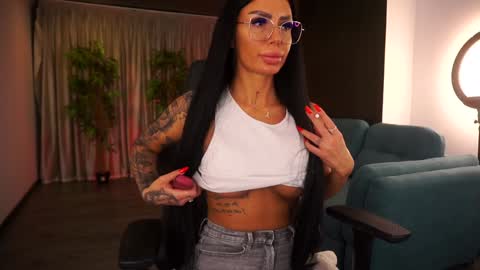 Raquelle online show from 01-11-25, 07:16