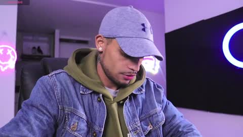 Snapshot of rausch77 chatting on 01-16-25, 08:00 rausch77 online show from 01-16-25, 08:00