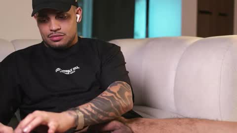 Snapshot of rausch77 chatting on 12-15-25, 06:39 rausch77 online show from 12-15-25, 06:39