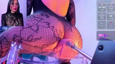 Snapshot of raven_blackk chatting on 10-27-25, 05:22 Raven online show from 10-27-25, 05:22