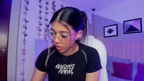 Snapshot of raven_dooll chatting on 09-19-25, 04:36 Raven online show from 09-19-25, 04:36