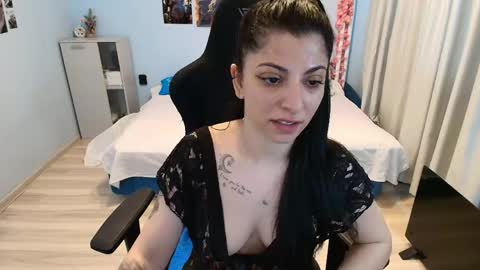 Snapshot of raven_haired_goddess chatting on 05-14-26, 06:53 raven_haired_goddess online show from 05-14-26, 06:53