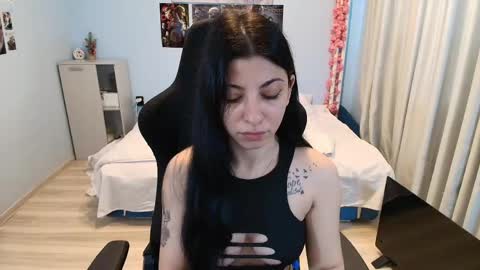 Snapshot of raven_haired_goddess chatting on 05-23-26, 07:46 raven_haired_goddess online show from 05-23-26, 07:46