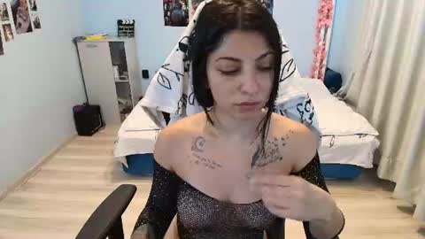raven_haired_goddess online show from 08-04-26, 07:55