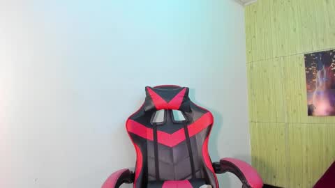 Snapshot of raven_rouge chatting on 10-05-25, 04:44 gata online show from 10-05-25, 04:44