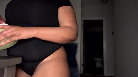 Snapshot of raventhebigbodybitch chatting on 02-19-25, 01:29 raventhebigbodybitch online show from 02-19-25, 01:29