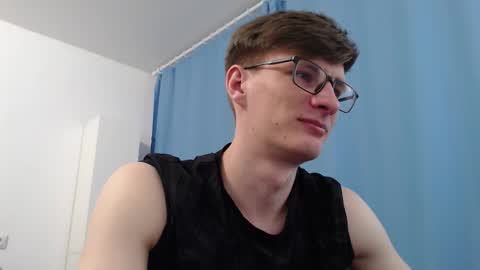 Snapshot of ray_booy chatting on 10-04-25, 01:20 Ray Booy online show from 10-04-25, 01:20