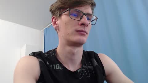 Snapshot of ray_booy chatting on 11-11-25, 04:07 Ray Booy online show from 11-11-25, 04:07