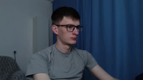 Snapshot of ray_booy chatting on 12-04-25, 02:32 Ray Booy online show from 12-04-25, 02:32