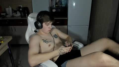 Snapshot of ray_hill chatting on 12-17-24, 07:48 Ray online show from 12-17-24, 07:48