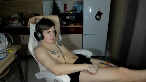 Snapshot of ray_hill chatting on 12-24-24, 02:43 Ray online show from 12-24-24, 02:43