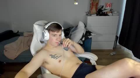 Snapshot of ray_hill chatting on 09-19-25, 12:50 Ray online show from 09-19-25, 12:50