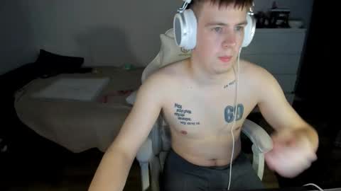 Snapshot of ray_hill chatting on 10-02-25, 02:18 Ray online show from 10-02-25, 02:18