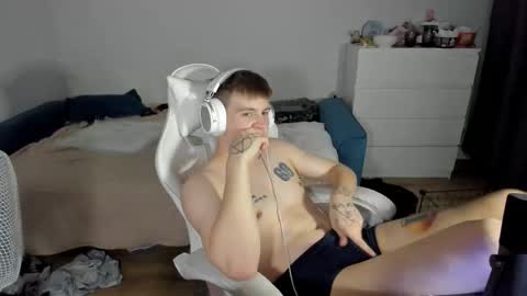 Snapshot of ray_hill chatting on 10-10-25, 09:47 Ray online show from 10-10-25, 09:47