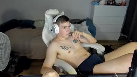 Snapshot of ray_hill chatting on 10-13-25, 08:42 Ray online show from 10-13-25, 08:42