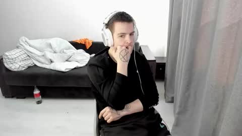 Snapshot of ray_hill chatting on 03-10-26, 07:46 Ray online show from 03-10-26, 07:46