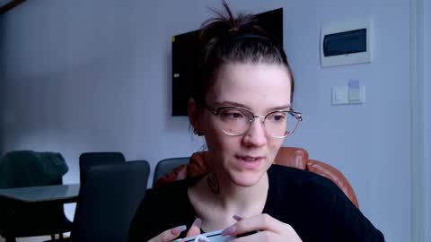 Ray-Ray online show from 12-14-25, 01:22