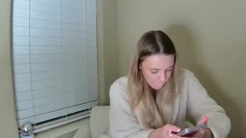 Snapshot of raybabexx chatting on 12-17-25, 03:12 RayBabe online show from 12-17-25, 03:12