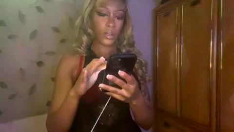 Snapshot of rayemillian chatting on 08-03-26, 05:16 Raye Millian online show from 08-03-26, 05:16