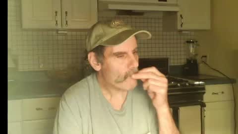 Snapshot of raylene4u2 chatting on 06-30-26, 08:04 Ray online show from 06-30-26, 08:04