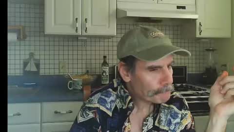 Snapshot of raylene4u2 chatting on 07-19-26, 04:44 Ray online show from 07-19-26, 04:44