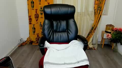 Snapshot of raylennem01 chatting on 02-24-26, 06:11 ray online show from 02-24-26, 06:11