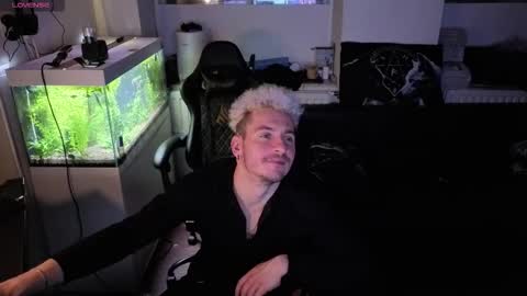 Rayzel online show from 03-19-26, 06:23