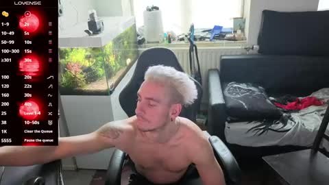 Rayzel online show from 04-27-26, 04:49