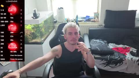 Rayzel online show from 05-02-26, 01:16