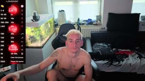 Rayzel White online show from 04-25-26, 06:38