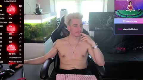 Rayzel White online show from 06-18-26, 04:33
