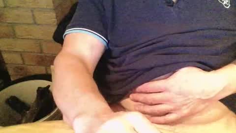 Snapshot of rdrew chatting on 11-22-25, 12:31 rdrew online show from 11-22-25, 12:31