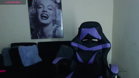 Snapshot of realbadbxtch chatting on 12-04-24, 01:36 Cattleya Exposito online show from 12-04-24, 01:36