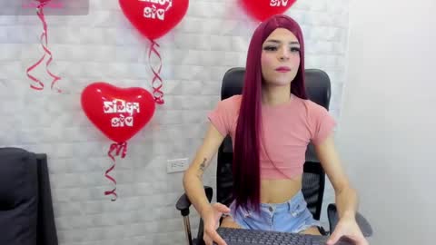 Snapshot of realbadbxtch chatting on 02-14-25, 09:10 Cattleya Exposito online show from 02-14-25, 09:10