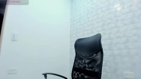 Snapshot of realbadbxtch chatting on 02-22-25, 08:09 Cattleya Exposito online show from 02-22-25, 08:09