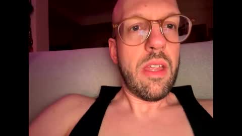 HugeSecret online show from 05-03-26, 11:44